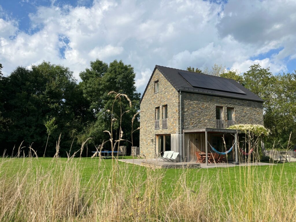 L’Ecologis au milieu des prés
